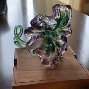 Beautiful blown glass flower. Perfect for Moms Day